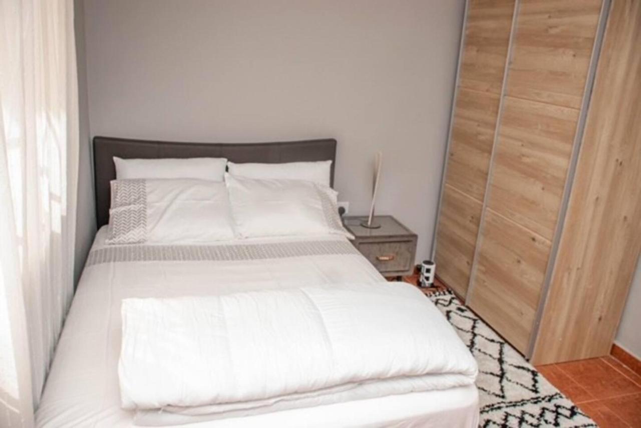 Fully Aircondition 3Bed Villa- A C- Wifi- Hotwater Freetown Zewnętrze zdjęcie