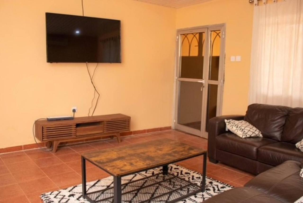 Fully Air-Con 3Bed Villa-Wifi -Hot Water -Cable Tv Freetown Zewnętrze zdjęcie